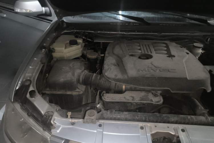 Used Land X8 2009 2.4L Gasoline 4x4 Luxury Edition Engine Bay Right