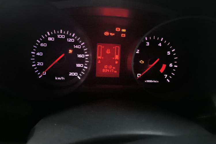 Used Land X8 2009 2.4L Gasoline 4x4 Luxury Edition Odometer Close Up