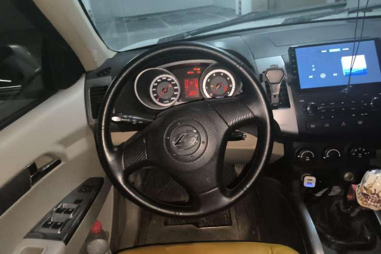 Used Land X8 2009 2.4L Gasoline 4x4 Luxury Edition Steering Wheel