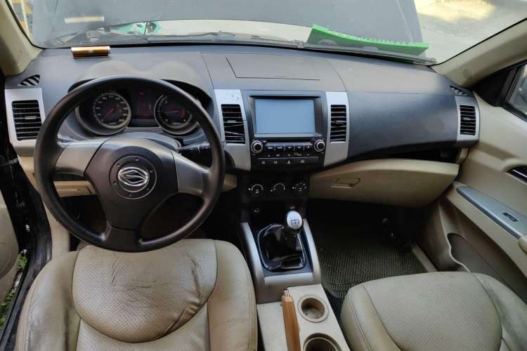 Used Land X8 2012 Explorer Edition 2.0T Diesel 4x2 Luxury Model Center Console