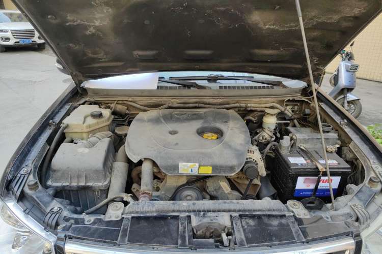 Used Land X8 2012 Explorer Edition 2.0T Diesel 4x2 Luxury Model Engine Bay