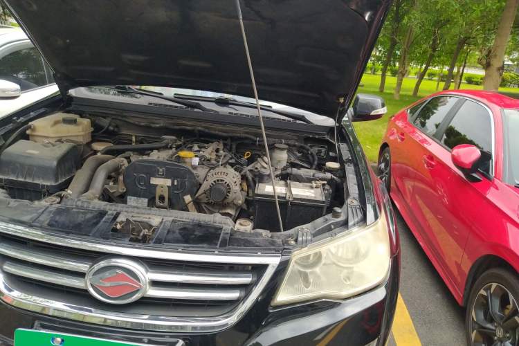 Used Land X8 2012 Explorer Edition 2.5T Diesel 4x2 Luxury Model China IV Standard Engine Bay Left