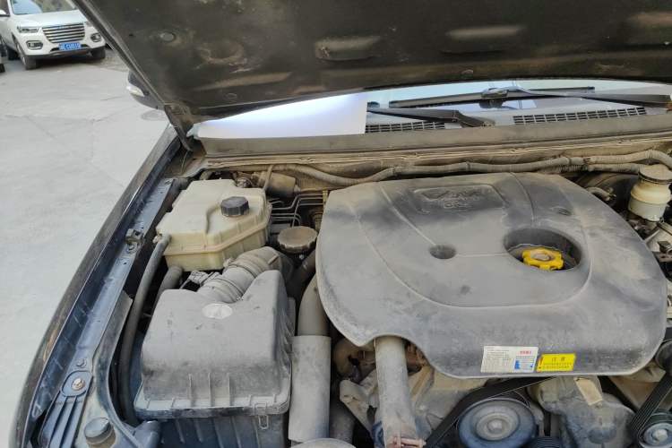 Used Land X8 2012 Explorer Edition 2.0T Diesel 4x2 Luxury Model Engine Bay Right