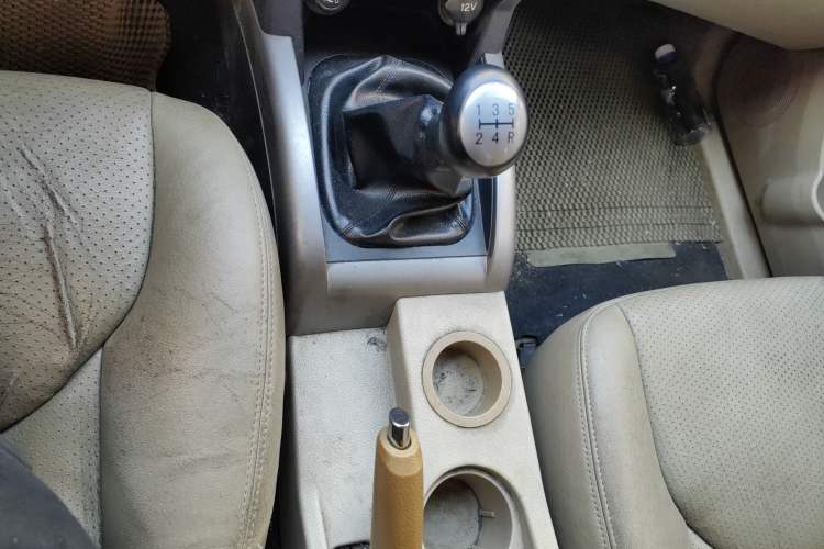 Used Land X8 2012 Explorer Edition 2.0T Diesel 4x2 Luxury Model Gear Lever