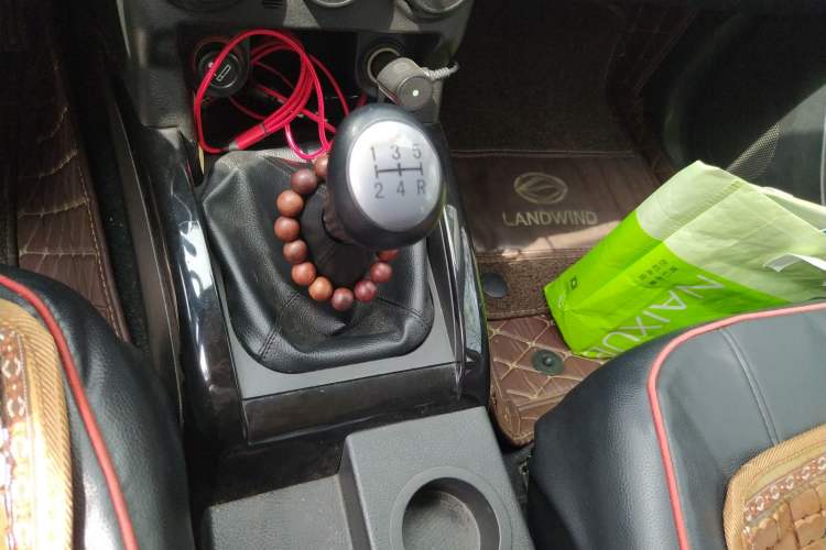 Used Land X8 2012 Explorer Edition 2.5T Diesel 4x2 Luxury Model China IV Standard Gear Lever