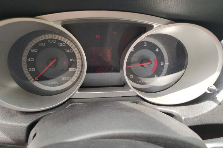 Used Land X8 2012 Explorer Edition 2.5T Diesel 4x2 Luxury Model China IV Standard Instrument Cluster