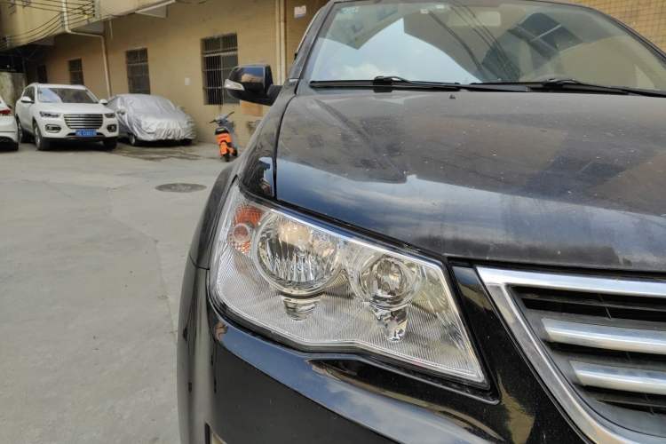 Used Land X8 2012 Explorer Edition 2.0T Diesel 4x2 Luxury Model Right Front Headlight