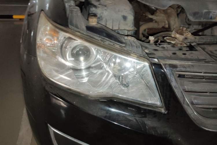 Used Land X8 2012 Explorer Edition 2.0T Diesel 4x2 Luxury Model Right Front Headlight