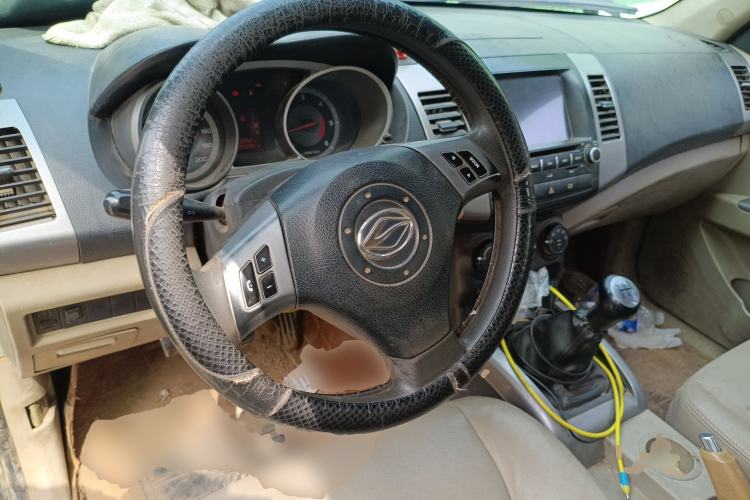 Used Land X8 2012 Explorer Edition 2.0T Diesel 4x2 Luxury Model Steering Wheel