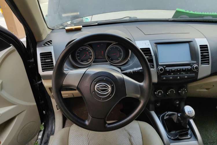 Used Land X8 2012 Explorer Edition 2.0T Diesel 4x2 Luxury Model Steering Wheel