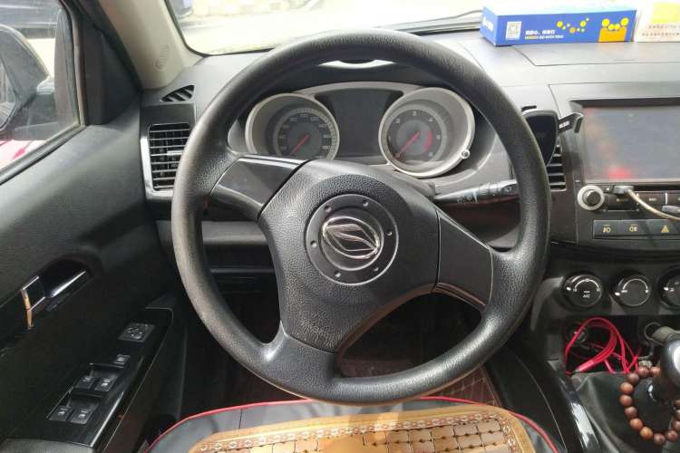 Used Land X8 2012 Explorer Edition 2.5T Diesel 4x2 Luxury Model China IV Standard Steering Wheel