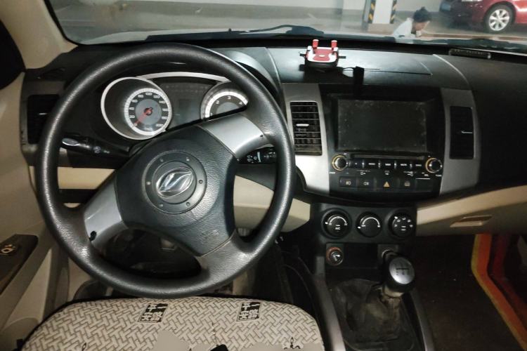 Used Land X8 2012 Explorer Edition 2.0T Diesel 4x2 Luxury Model Steering Wheel