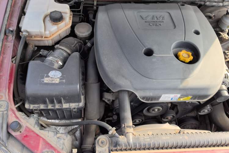 Used Land X8 2012 Explorer Edition 2.0T Diesel 4x2 Luxury Model Engine Bay Right