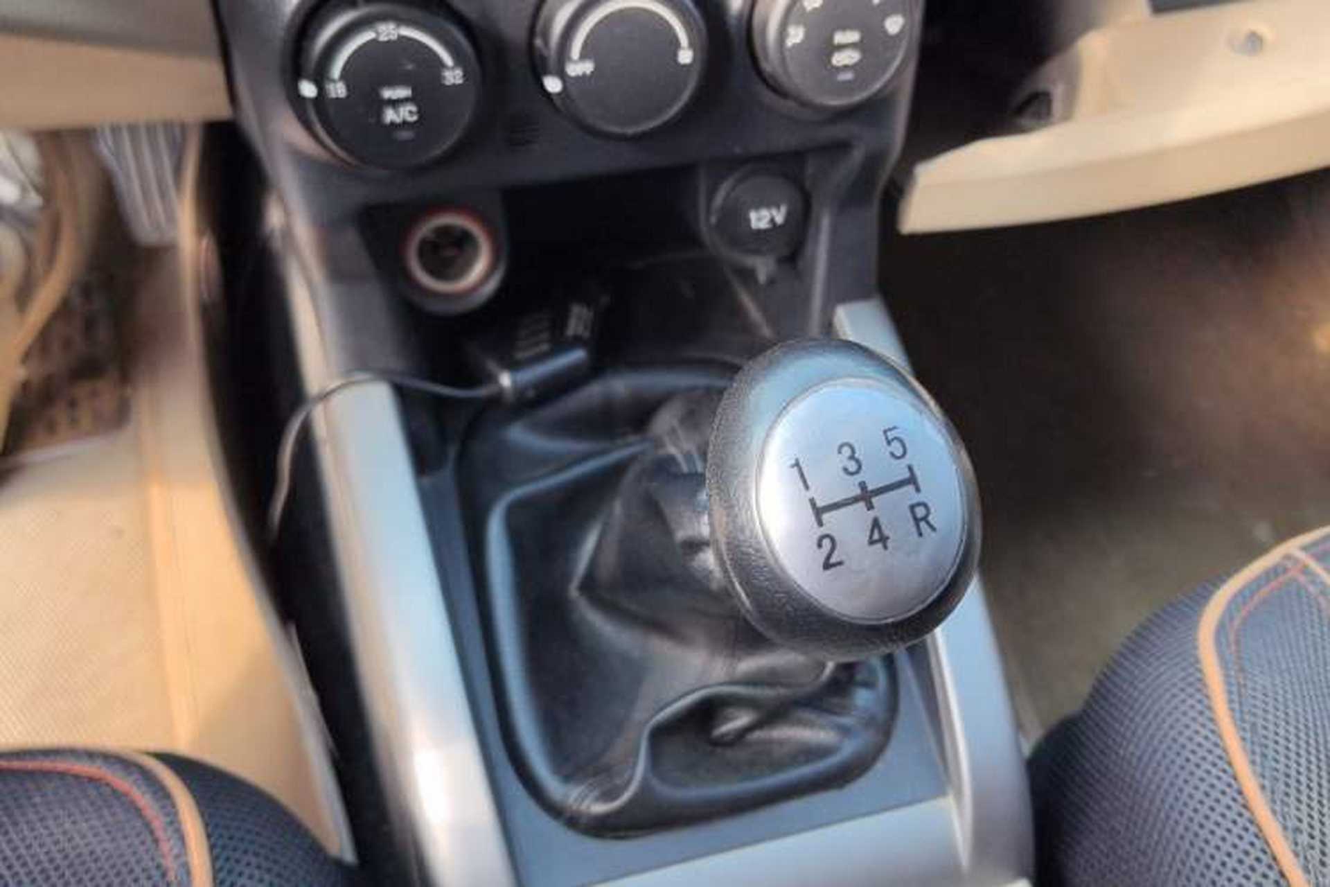 Used Land X8 2012 Explorer Edition 2.0T Diesel 4x2 Luxury Model Gear Lever