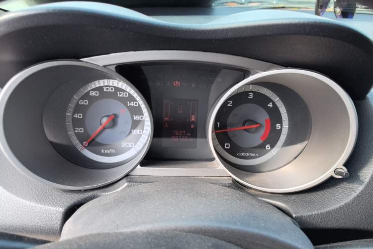 Used Land X8 2012 Explorer Edition 2.0T Diesel 4x2 Luxury Model Instrument Cluster