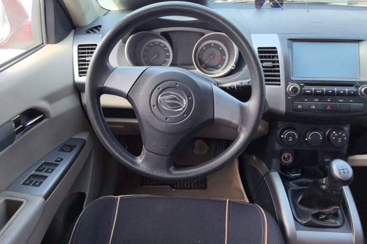 Used Land X8 2012 Explorer Edition 2.0T Diesel 4x2 Luxury Model Steering Wheel