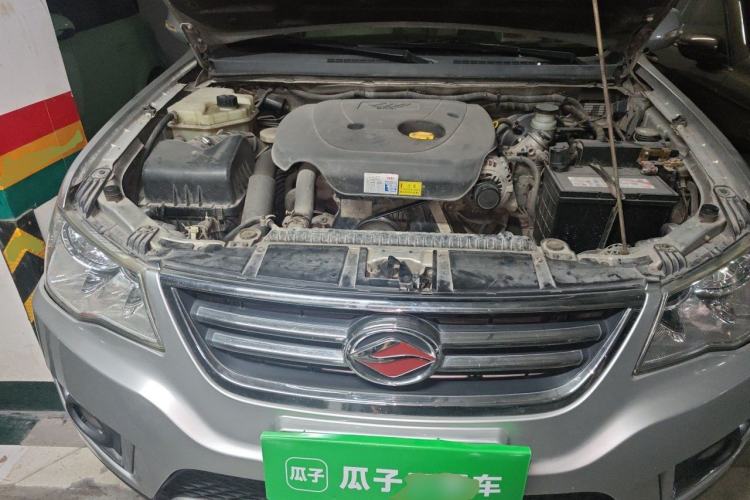 Used Land X8 2012 Explorer Edition 2.0T Diesel 4x2 Luxury Model Engine Bay
