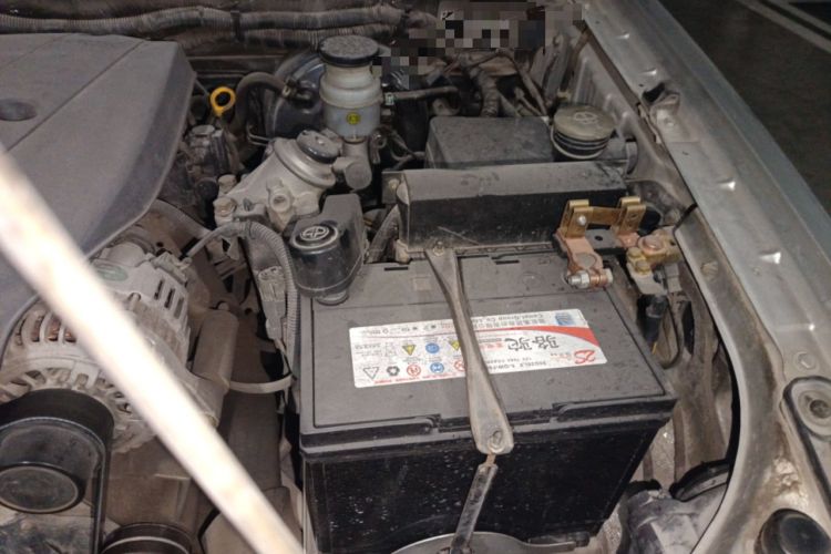 Used Land X8 2012 Explorer Edition 2.0T Diesel 4x2 Luxury Model Engine Bay Left