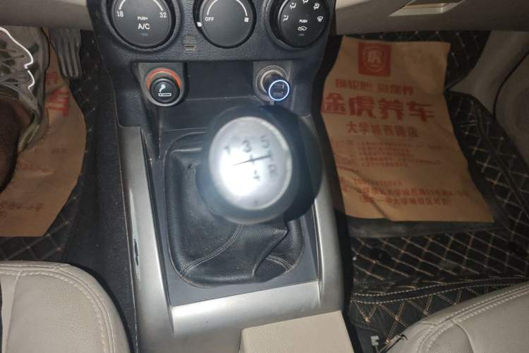 Used Land X8 2012 Explorer Edition 2.0T Diesel 4x2 Luxury Model Gear Lever