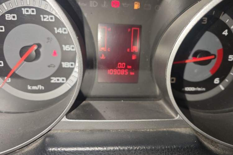 Used Land X8 2012 Explorer Edition 2.0T Diesel 4x2 Luxury Model Odometer Close Up