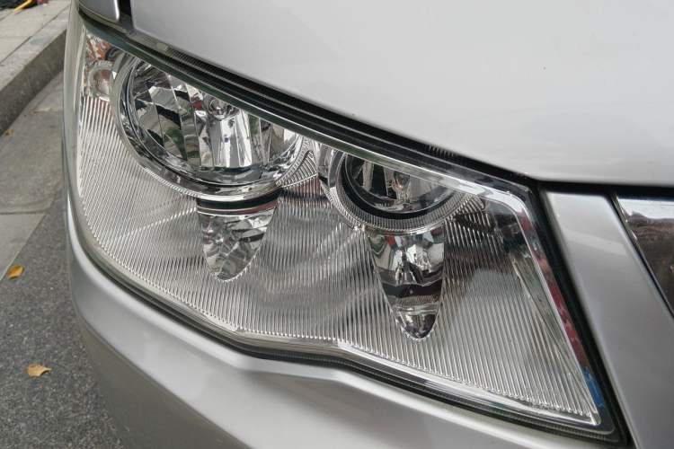 Used Land X8 2012 Explorer Edition 2.5T Diesel 4x2 Ultra-Luxury Model Right Front Headlight