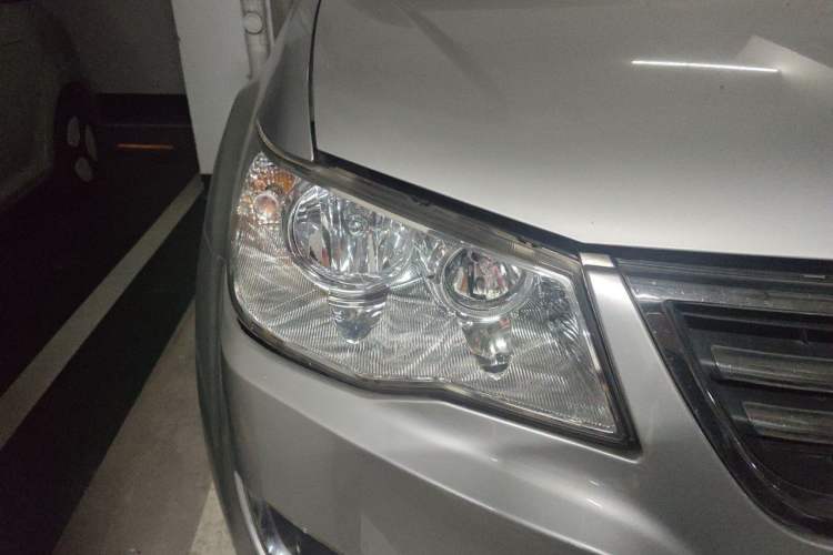 Used Land X8 2012 Explorer Edition 2.0T Diesel 4x2 Luxury Model Right Front Headlight