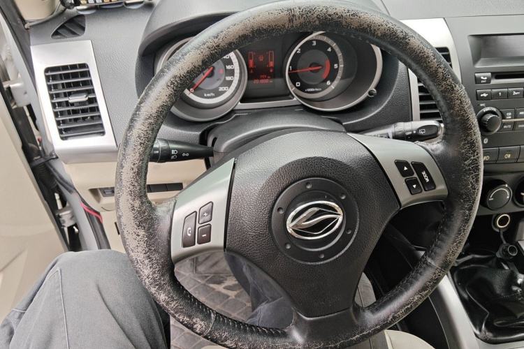 Used Land X8 2012 Explorer Edition 2.5T Diesel 4x2 Ultra-Luxury Model Steering Wheel