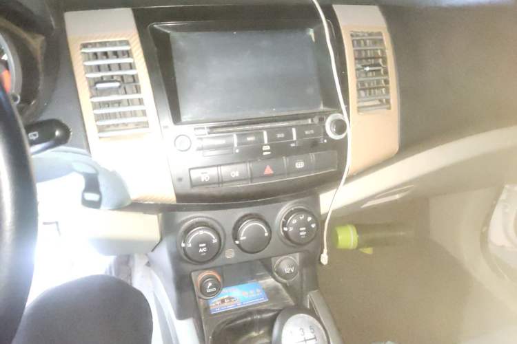 Used Land X8 2012 Explorer Edition 2.0T Diesel 4x4 Luxury Model Audio And AC Panel