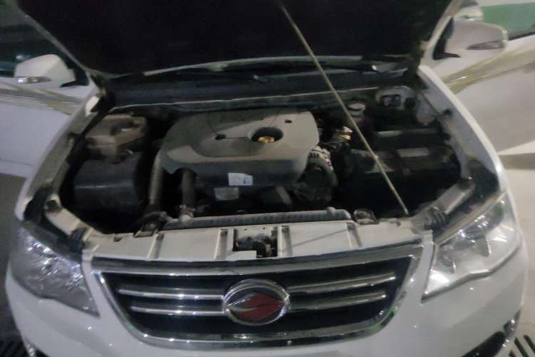Used Land X8 2012 Explorer Edition 2.0T Diesel 4x4 Luxury Model Engine Bay