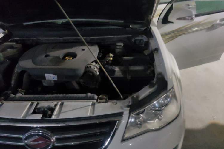 Used Land X8 2012 Explorer Edition 2.0T Diesel 4x4 Luxury Model Engine Bay Left