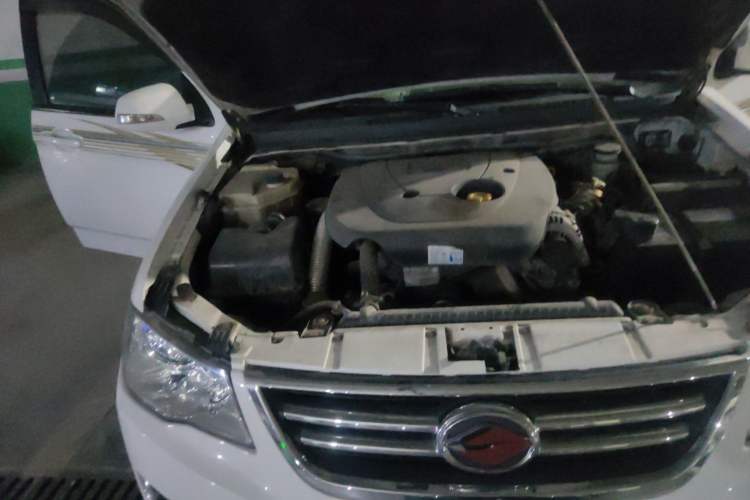 Used Land X8 2012 Explorer Edition 2.0T Diesel 4x4 Luxury Model Engine Bay Right