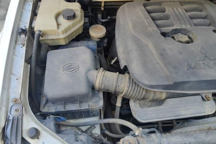 Used Land X8 2012 Explorer Edition 2.4L Gasoline 4X4 Ultra-Luxury Model Engine Bay Right