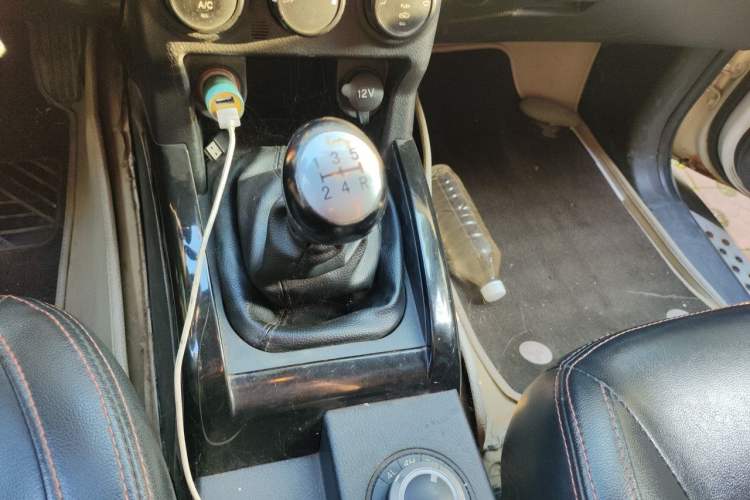 Used Land X8 2012 Explorer Edition 2.0T Diesel 4x4 Luxury Model Gear Lever