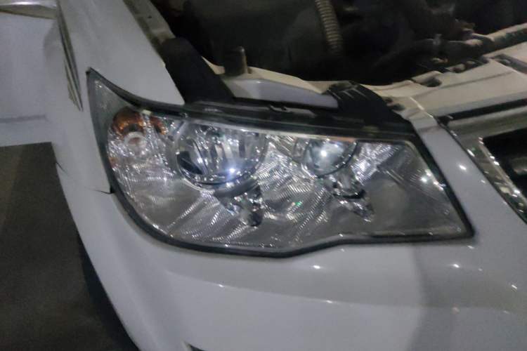 Used Land X8 2012 Explorer Edition 2.0T Diesel 4x4 Luxury Model Right Front Headlight