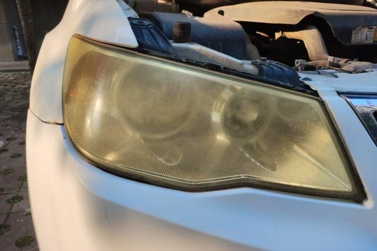Used Land X8 2012 Explorer Edition 2.0T Diesel 4x4 Luxury Model Right Front Headlight