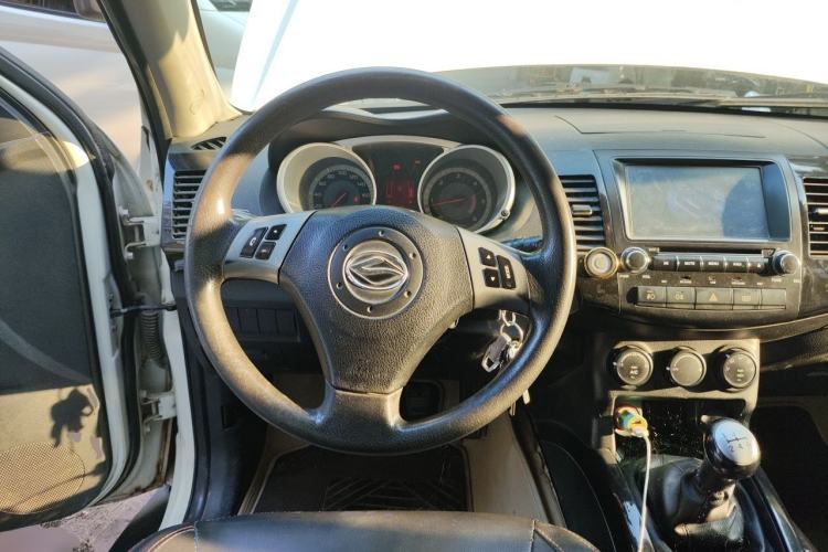 Used Land X8 2012 Explorer Edition 2.0T Diesel 4x4 Luxury Model Steering Wheel