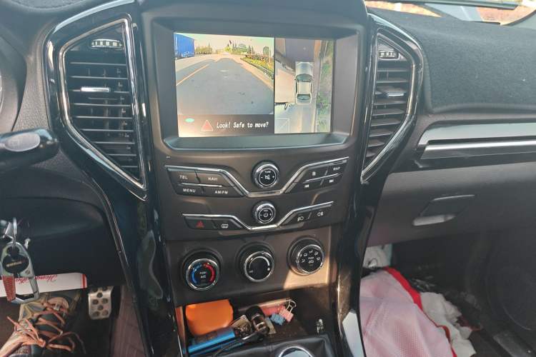Used Land X8 2014 Explorer Edition 2.0T Gasoline 4x4 Ultra-Luxury Model Audio And AC Panel