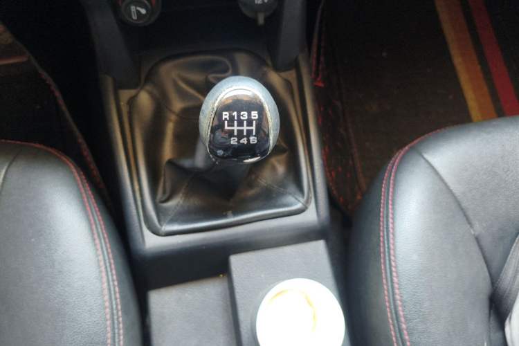 Used Land X8 2014 Explorer Edition 2.0T Gasoline 4x2 Luxury Model Gear Lever