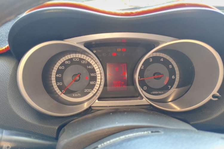 Used Land X8 2014 Explorer Edition 2.0T Gasoline 4x2 Luxury Model Instrument Cluster