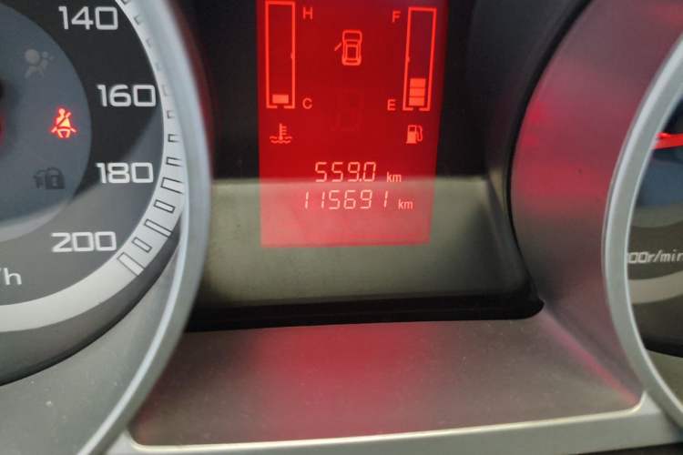 Used Land X8 2014 Explorer Edition 2.0T Gasoline 4x2 Luxury Model Odometer Close Up