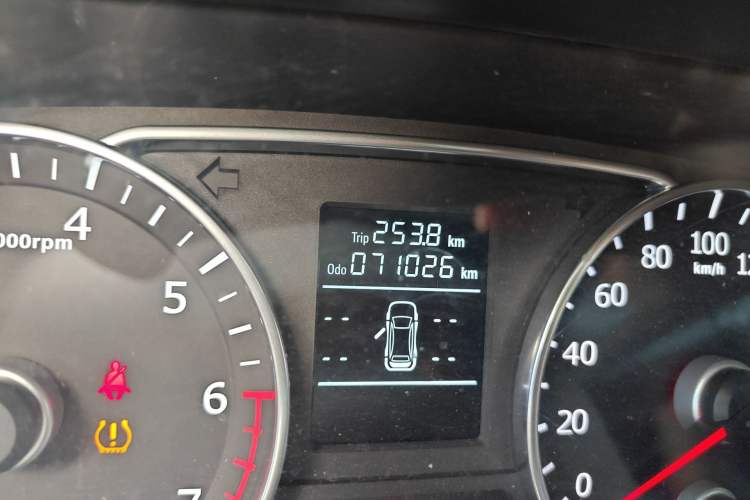 Used Land X8 2014 Explorer Edition 2.0T Gasoline 4x4 Ultra-Luxury Model Odometer Close Up