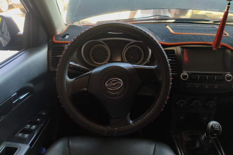 Used Land X8 2014 Explorer Edition 2.0T Gasoline 4x2 Luxury Model Steering Wheel