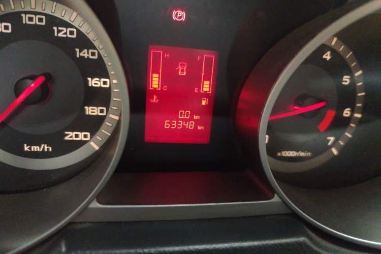 Used Land X8 2014 Explorer Edition 2.0L Urban Pioneer Version Odometer Close Up