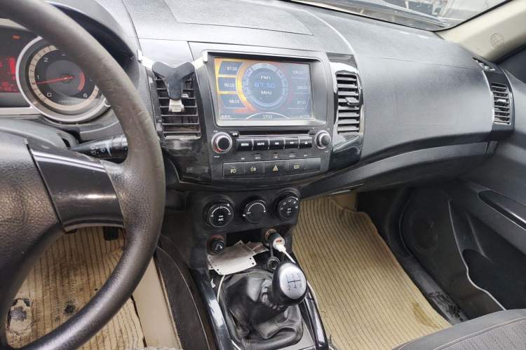 Used Land X8 2014 Explorer Edition 2.0T Diesel 4x4 Luxury Model Audio And AC Panel