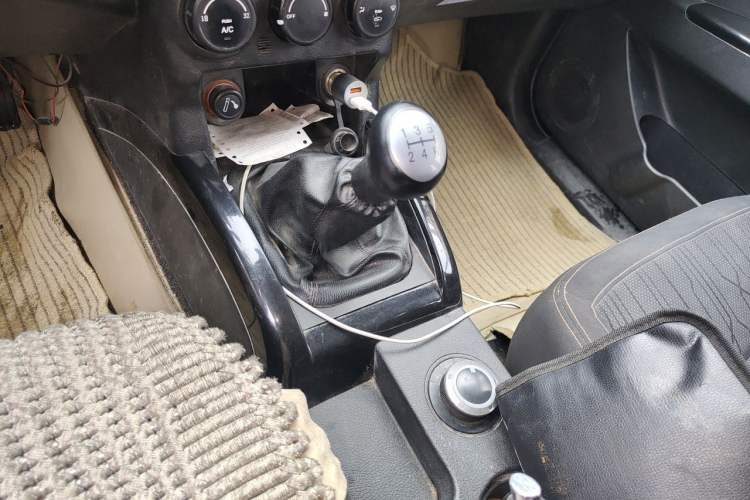 Used Land X8 2014 Explorer Edition 2.0T Diesel 4x4 Luxury Model Gear Lever