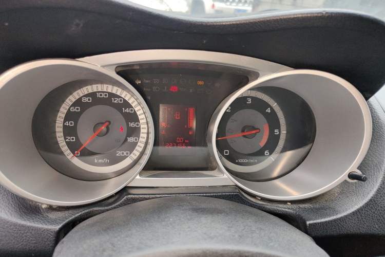 Used Land X8 2014 Explorer Edition 2.0T Diesel 4x4 Luxury Model Instrument Cluster