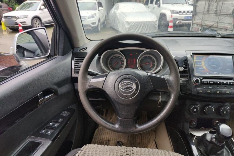 Used Land X8 2014 Explorer Edition 2.0T Diesel 4x4 Luxury Model Steering Wheel