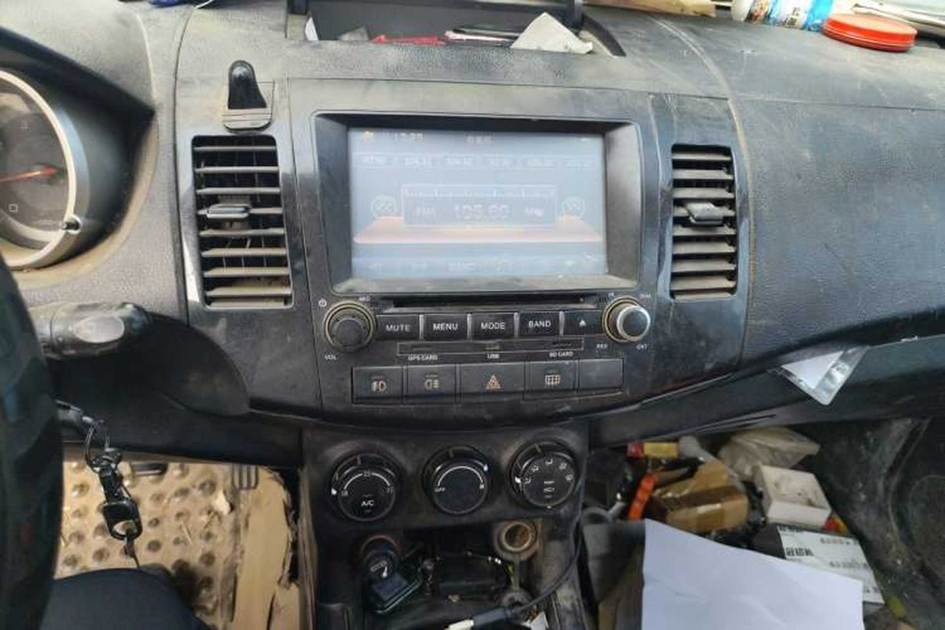 Used Land X8 2014 Explorer Edition 2.0L Urban Pioneer Version Audio And AC Panel