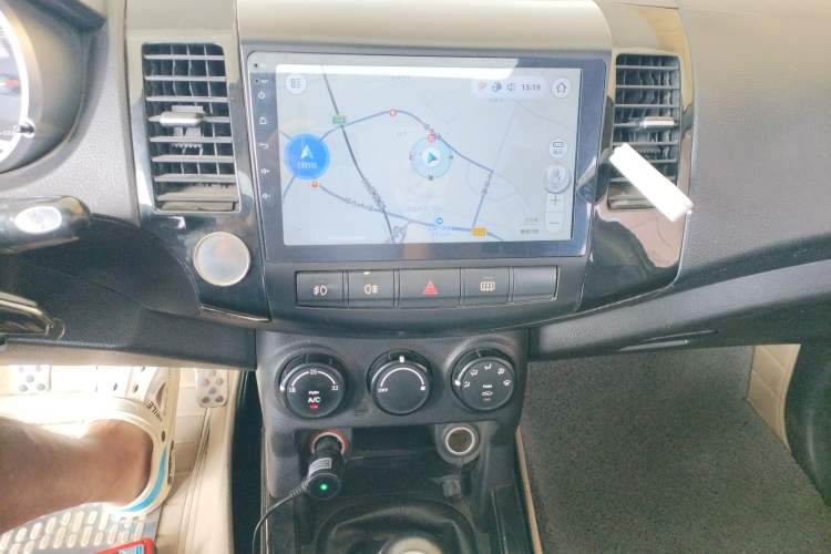 Used Land X8 2014 Explorer Edition 2.0T Diesel 4x2 Ultra-Luxury Model Audio And AC Panel