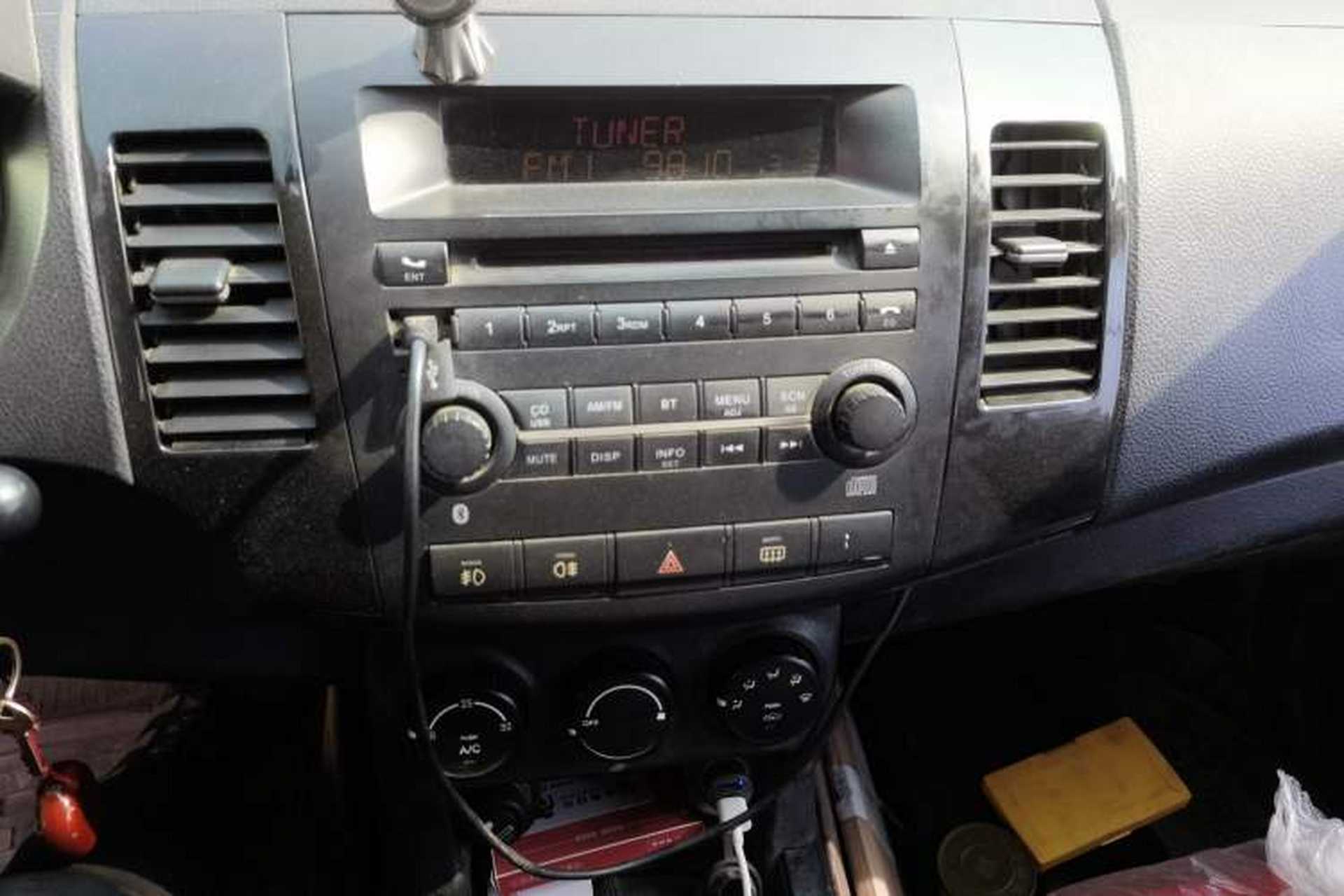 Used Land X8 2014 Explorer Edition 2.0T Diesel 4x2 Ultra-Luxury Model Audio And AC Panel